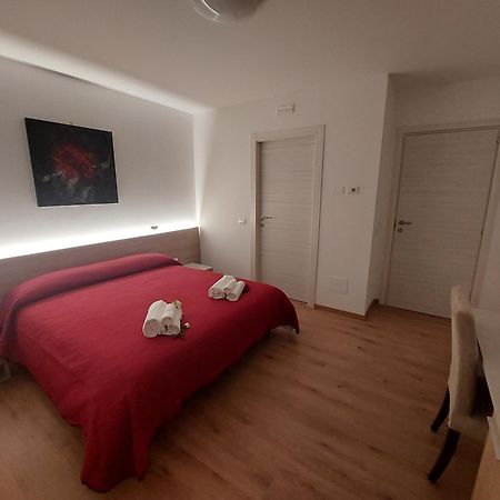 Отель Locanda Rossa Romans di Varmo Номер фото
