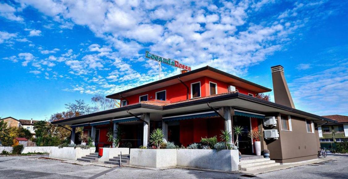 Отель Locanda Rossa Romans di Varmo Экстерьер фото