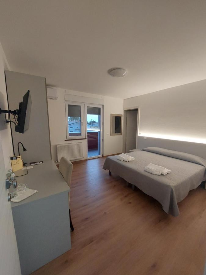 Отель Locanda Rossa Romans di Varmo Экстерьер фото